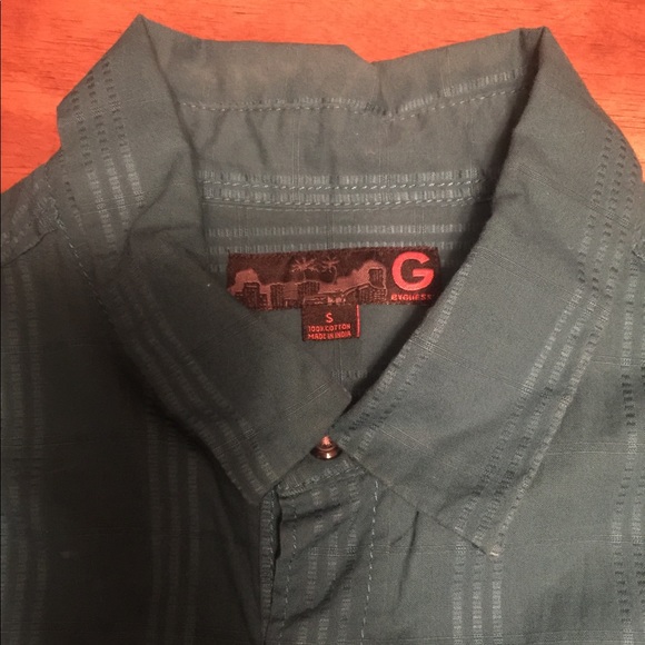 Guess shirt sleeve button down - Picture 2 of 3